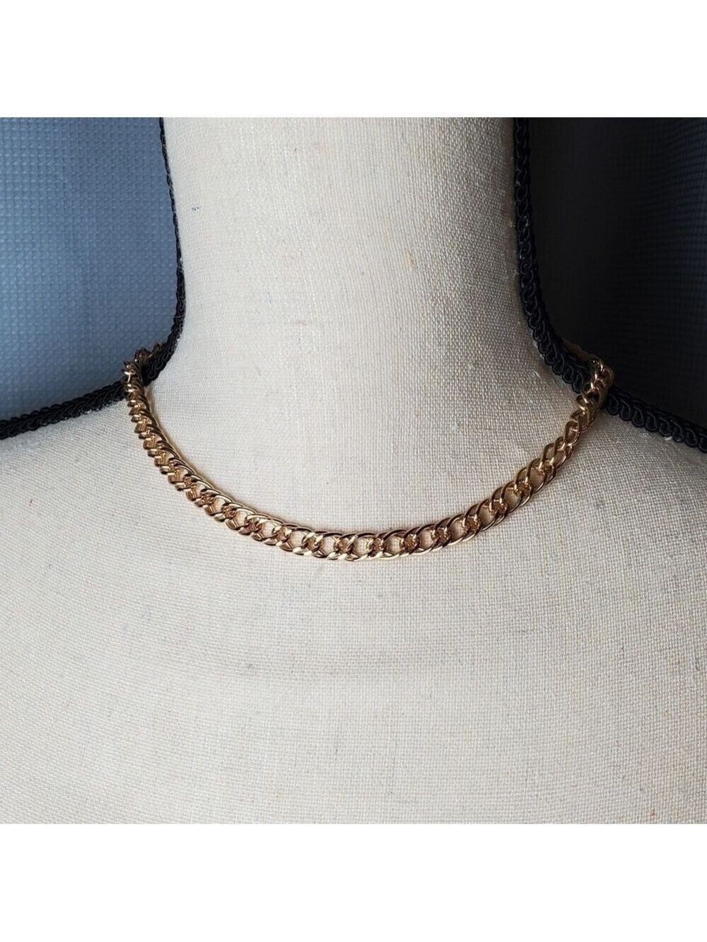 Necklace, gold links, 8 inches